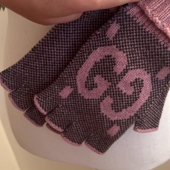 Gucci Lavender Purple Cashmere Scarf and Gloves Set - Picture 10 of 13